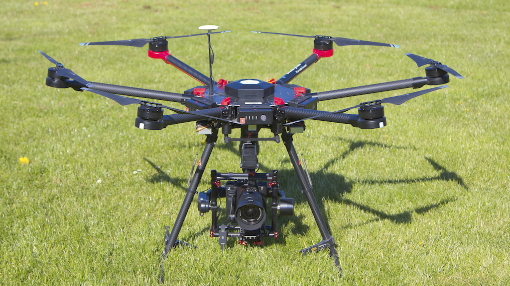 DJI Matrice 600 Billede af vores DJI Matrice Pro 600 med kamera