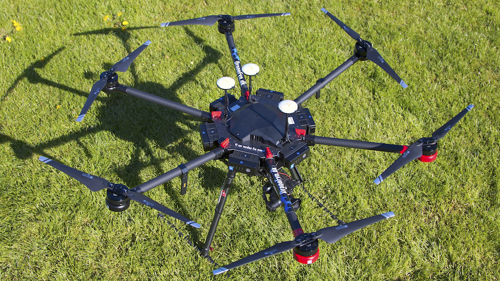 DJI Matrice 600 Billede af vores DJI Matrice Pro 600 med andet kamera