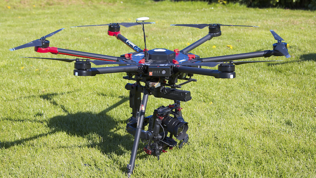 DJI Matrice 600 Billede af vores DJI Matrice Pro 600 med kamera